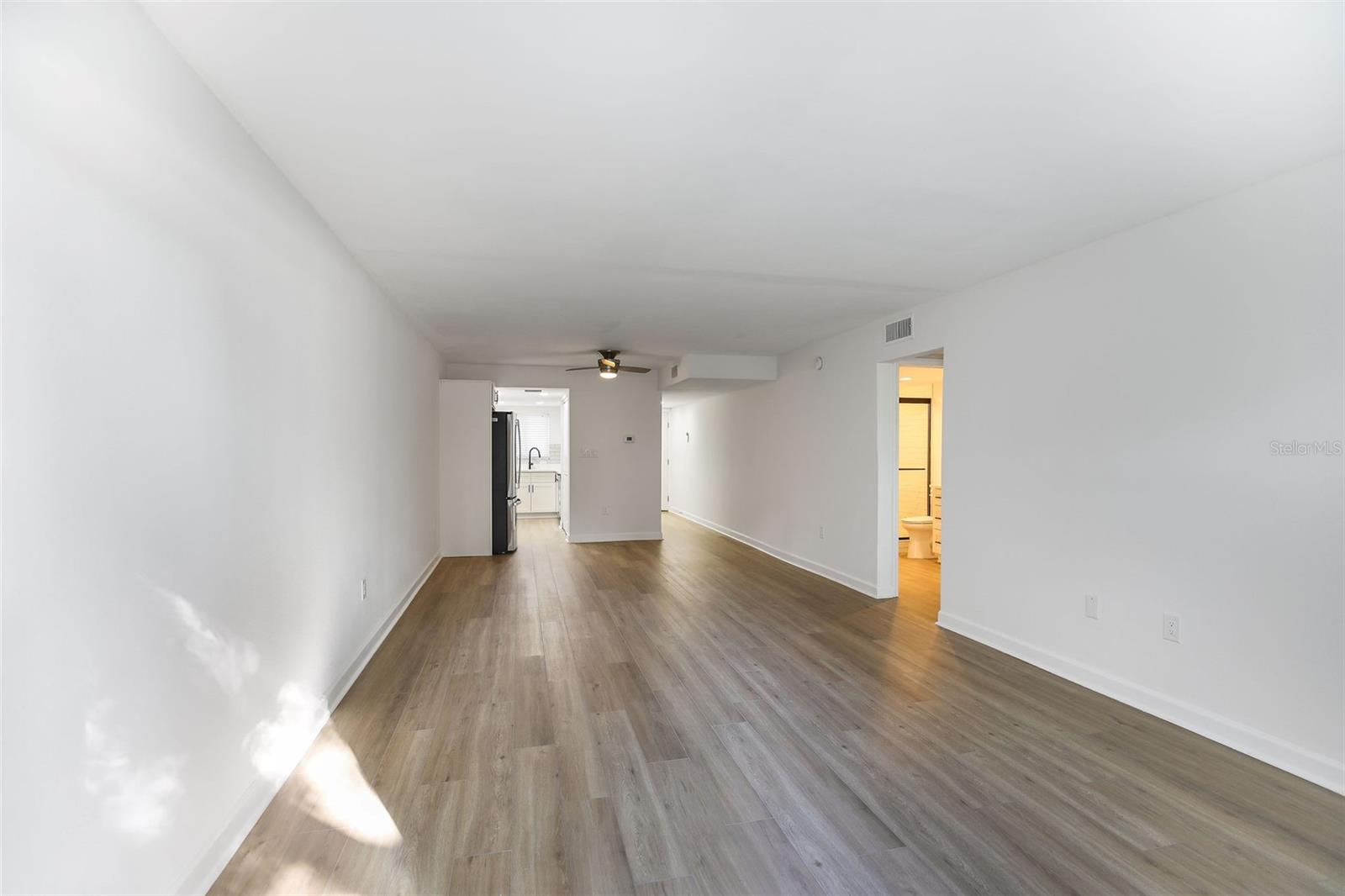 LAKE OVERLOOK APTS - Residential Lease