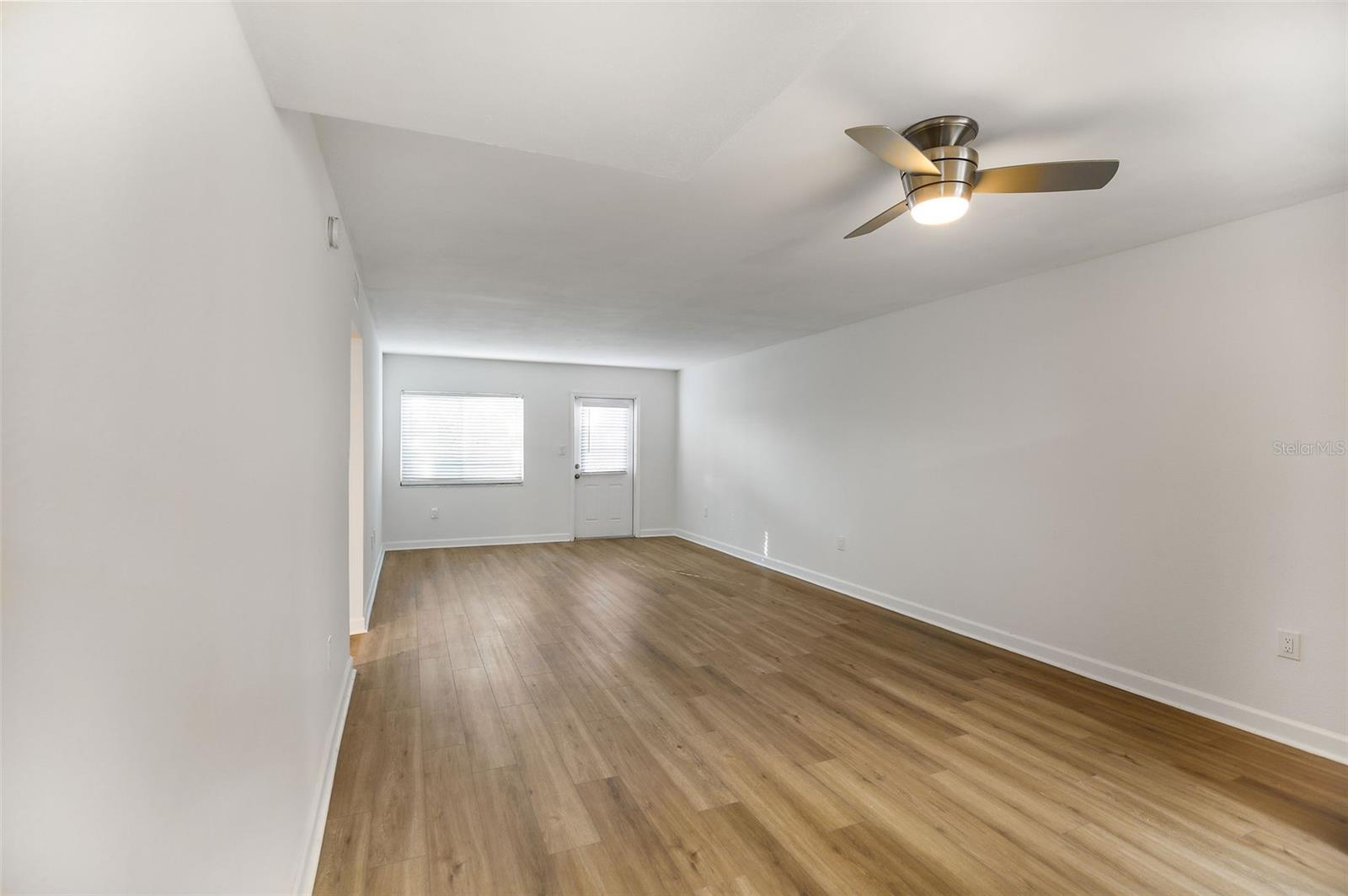 LAKE OVERLOOK APTS - Residential Lease