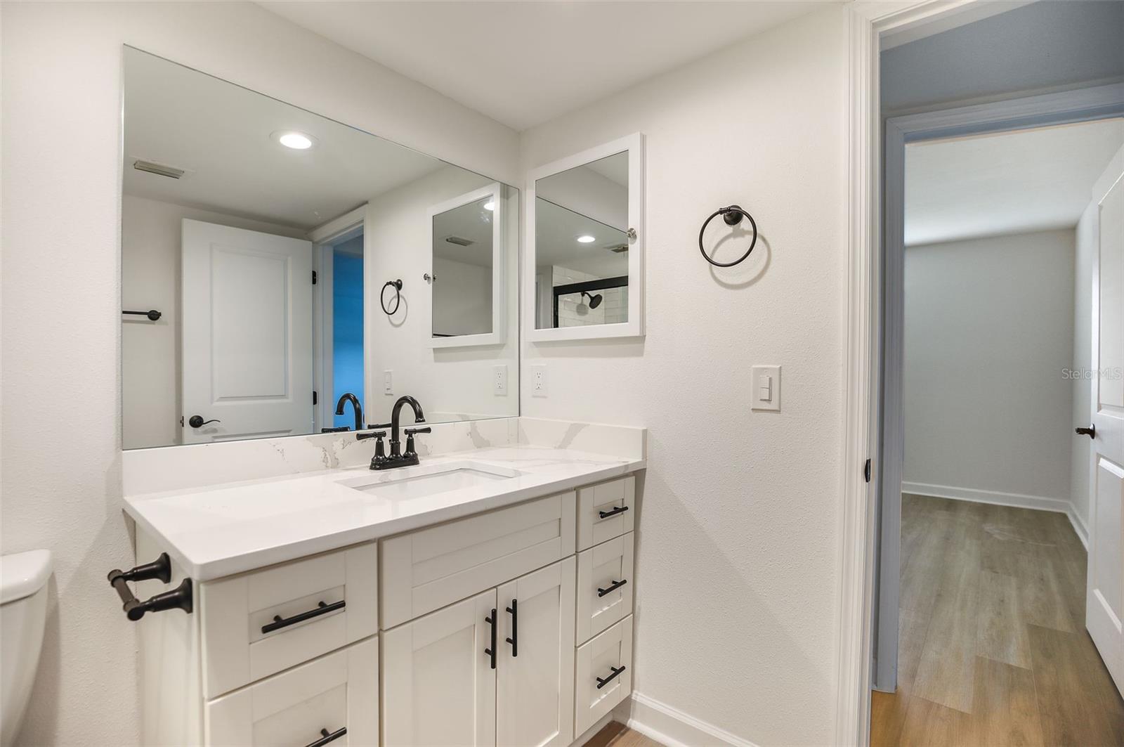 LAKE OVERLOOK APTS - Residential Lease
