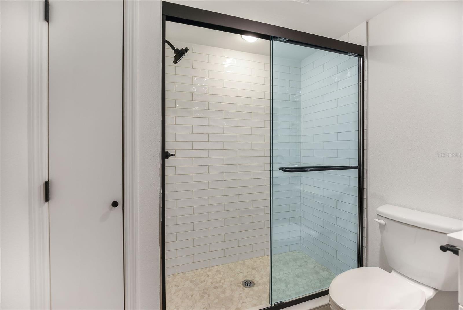 LAKE OVERLOOK APTS - Residential Lease