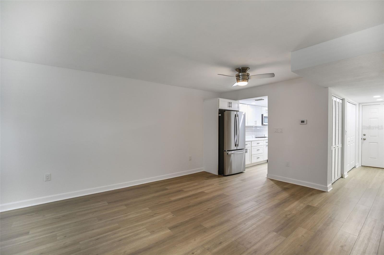 LAKE OVERLOOK APTS - Residential Lease