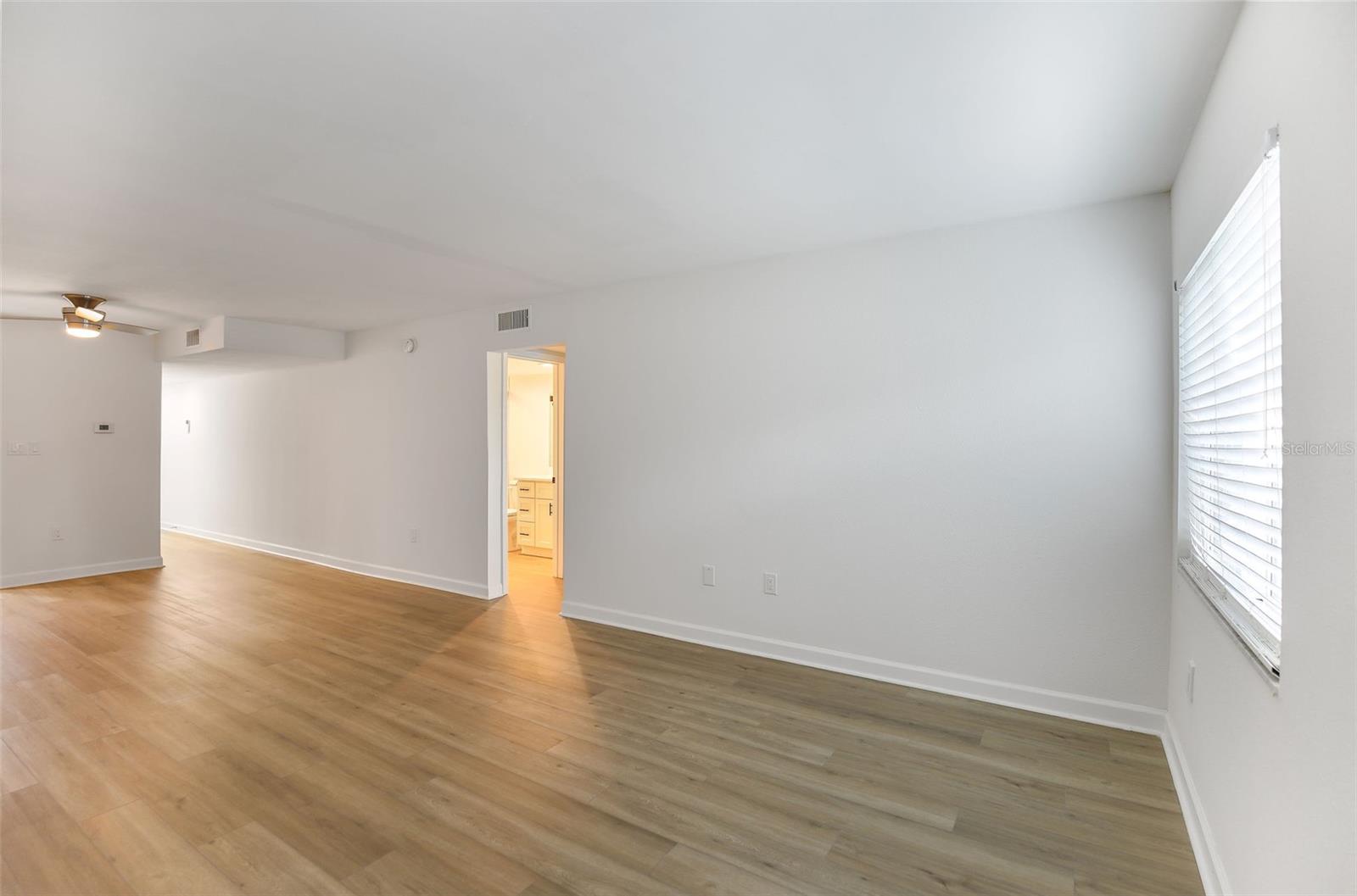 LAKE OVERLOOK APTS - Residential Lease