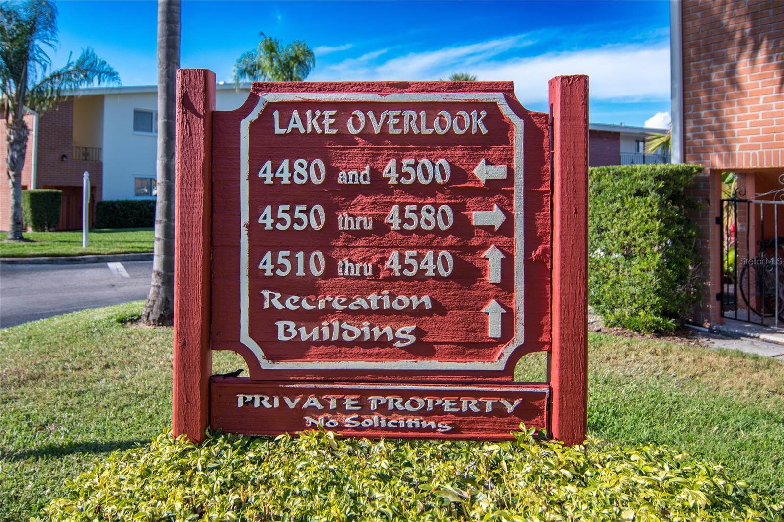 LAKE OVERLOOK APTS - Residential Lease