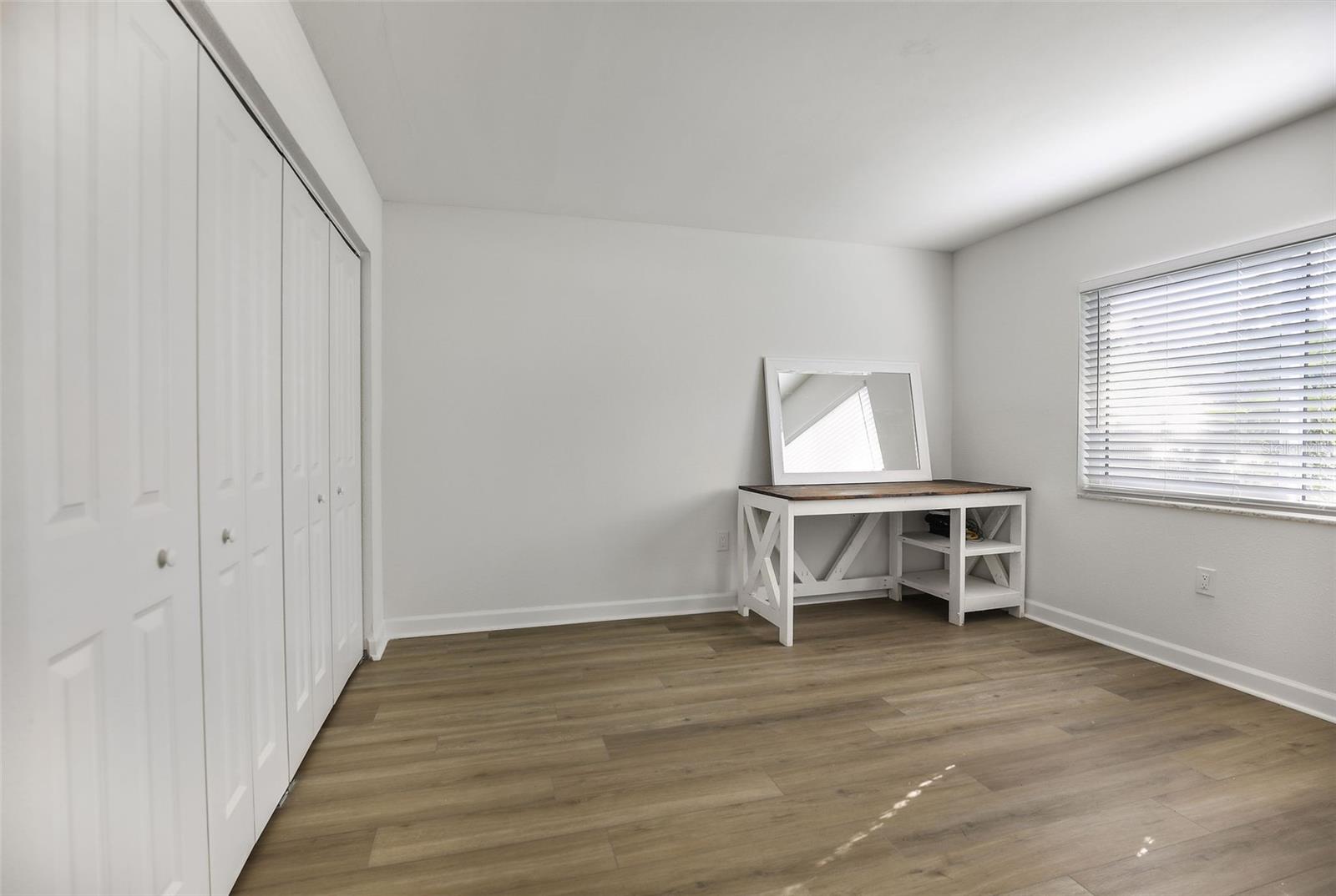LAKE OVERLOOK APTS - Residential Lease