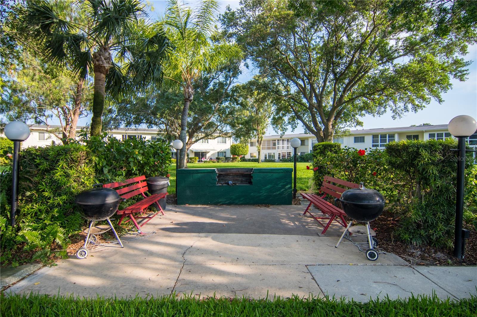 LAKE OVERLOOK APTS - Residential Lease