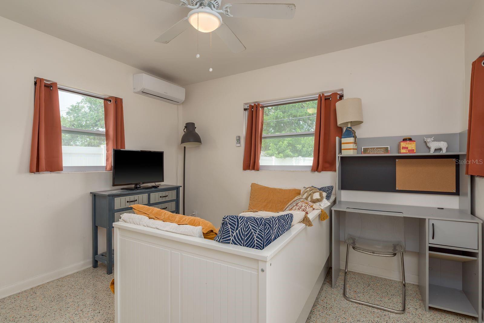 HARBOR HEIGHTS MANOR - Residential