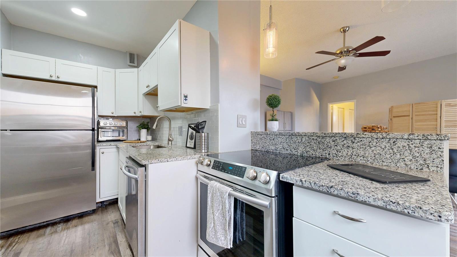 BAYSHORE ROYAL CONDO - Residential