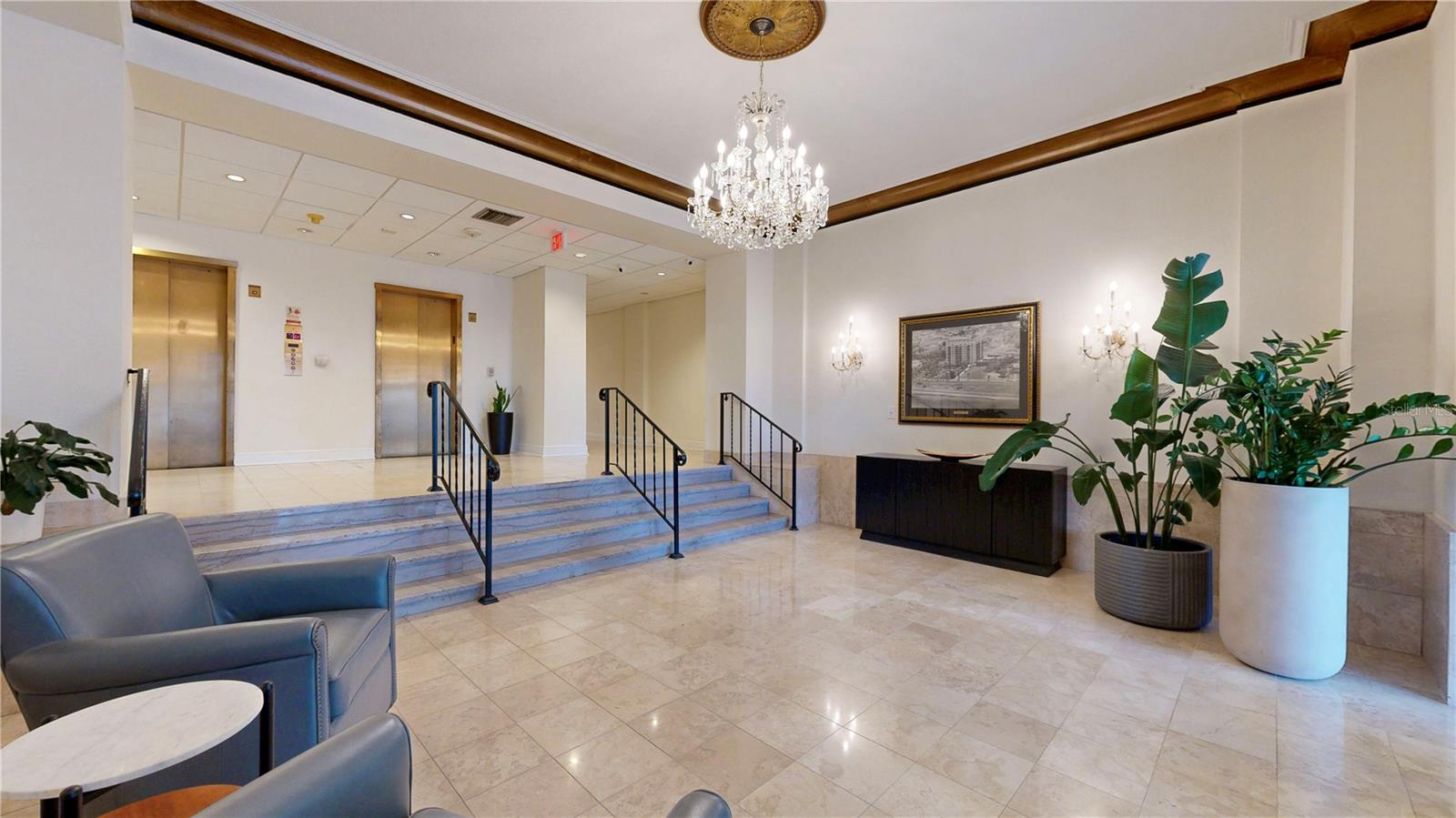 BAYSHORE ROYAL CONDO - Residential