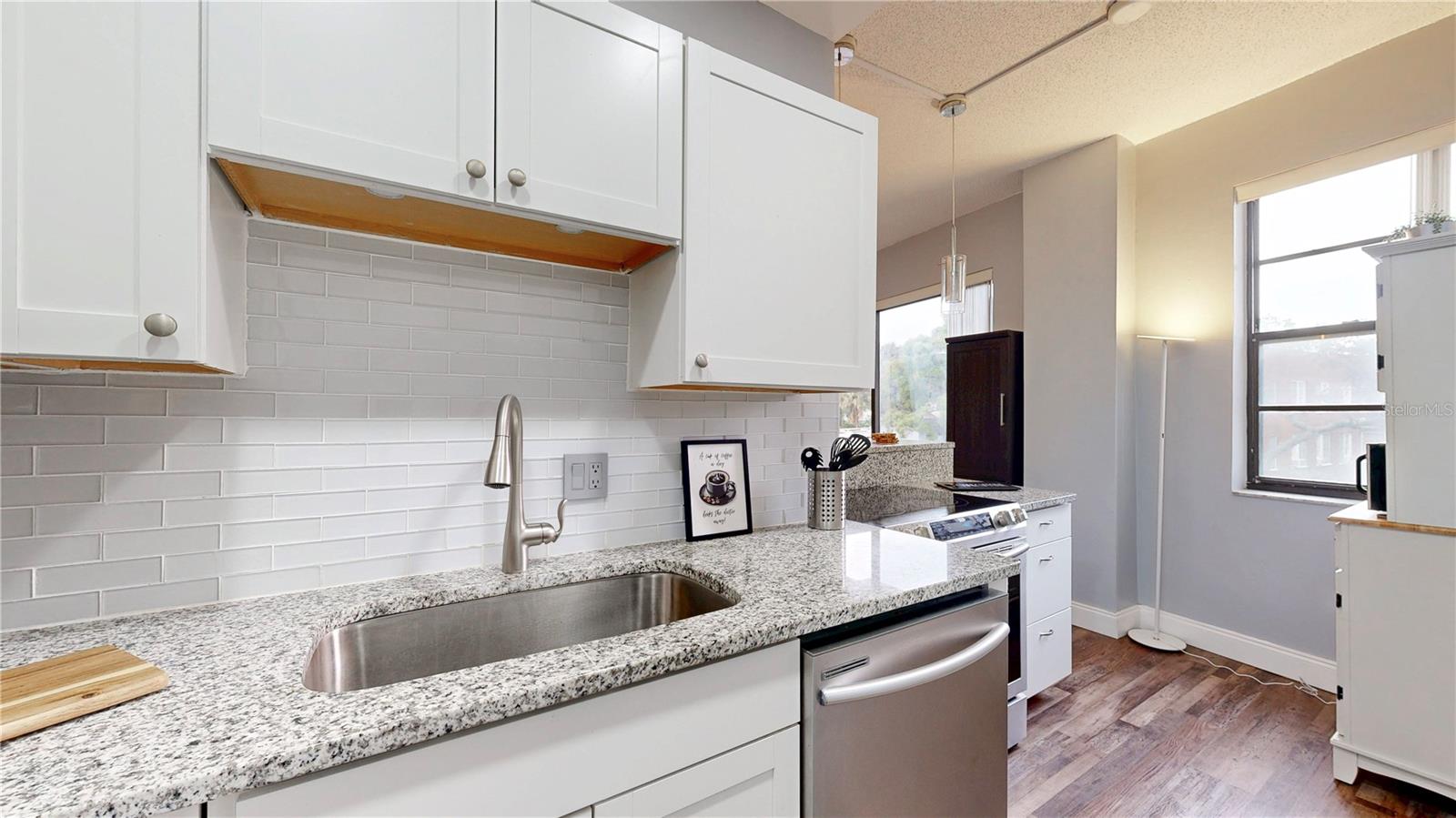 BAYSHORE ROYAL CONDO - Residential