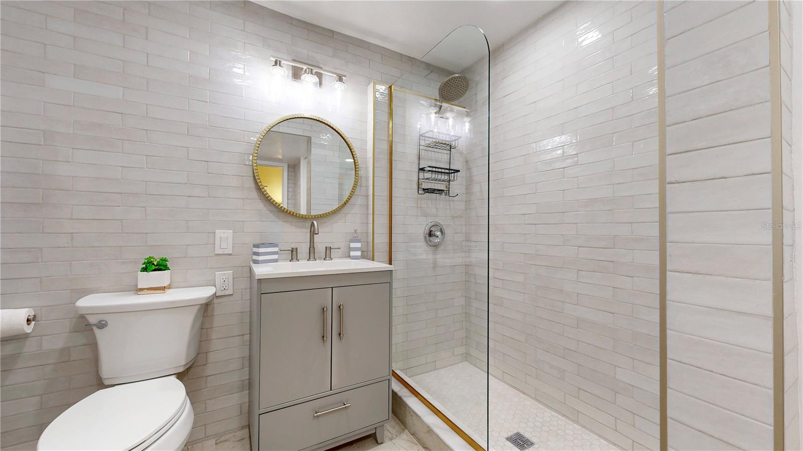 BAYSHORE ROYAL CONDO - Residential