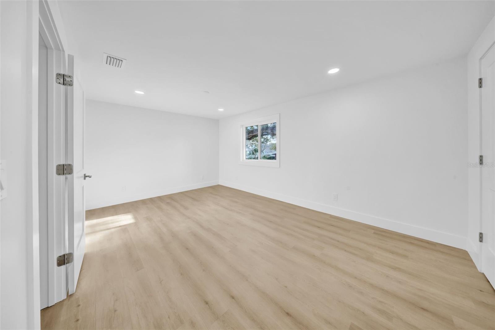 HENDERSON BEACH - Residential