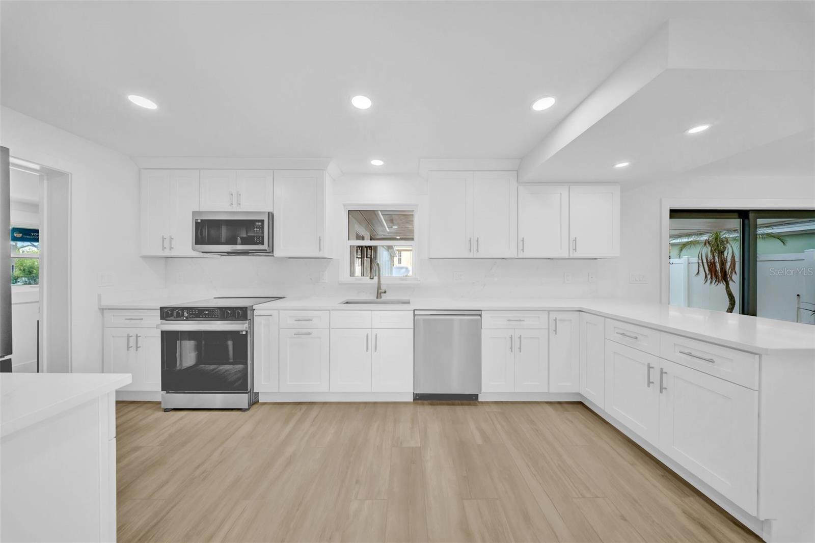 HENDERSON BEACH - Residential