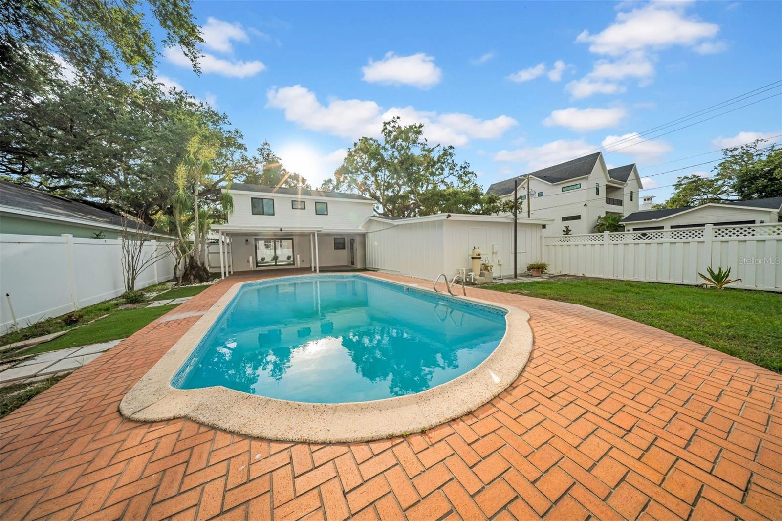 HENDERSON BEACH - Residential