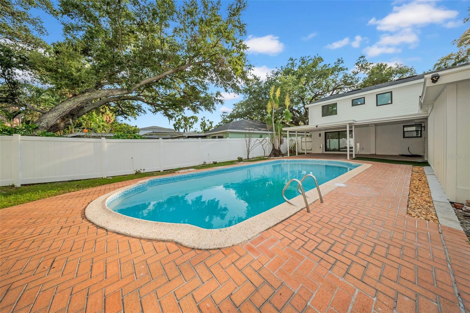 HENDERSON BEACH - Residential