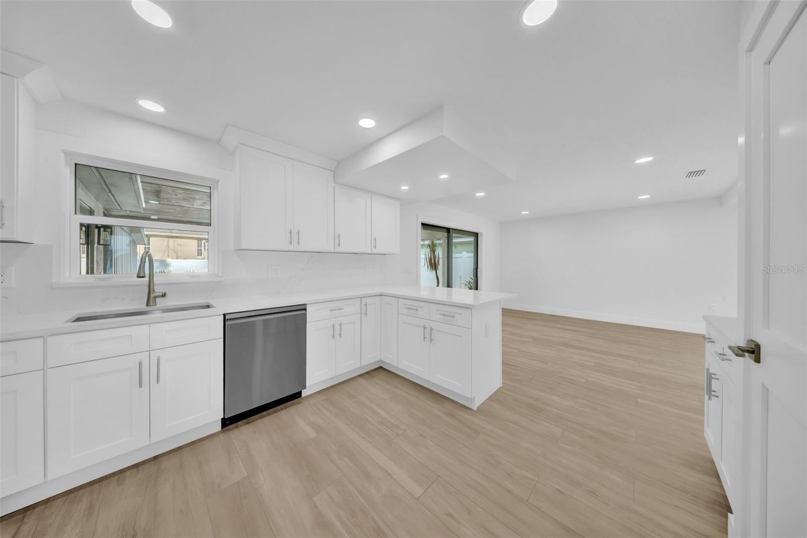 HENDERSON BEACH - Residential