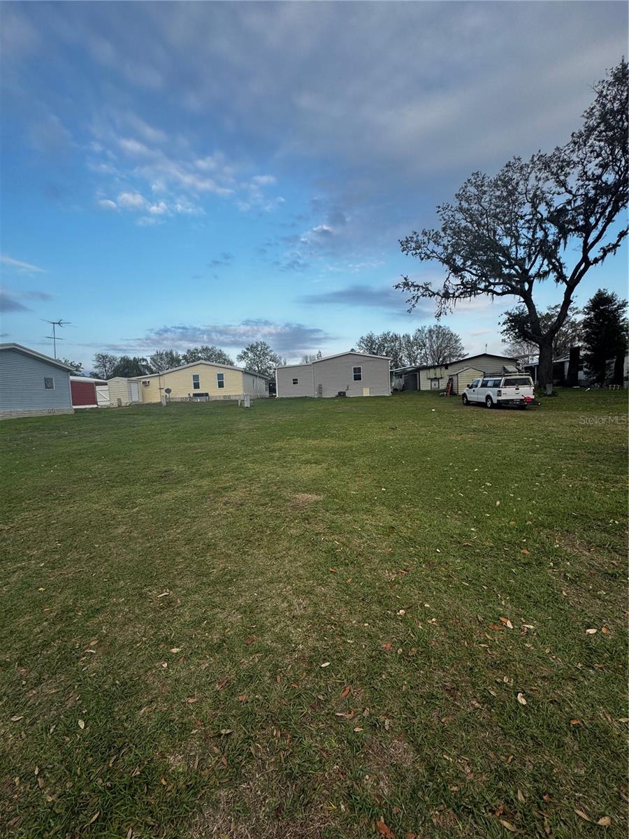 HAMPTON COURT UNREC - Land