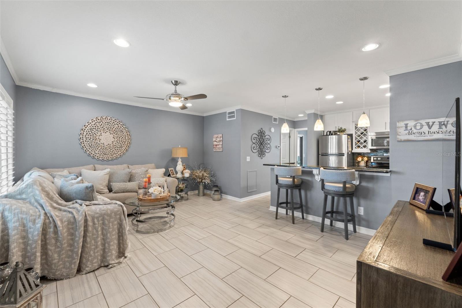 ON TOP OF THE WORLD - Residential