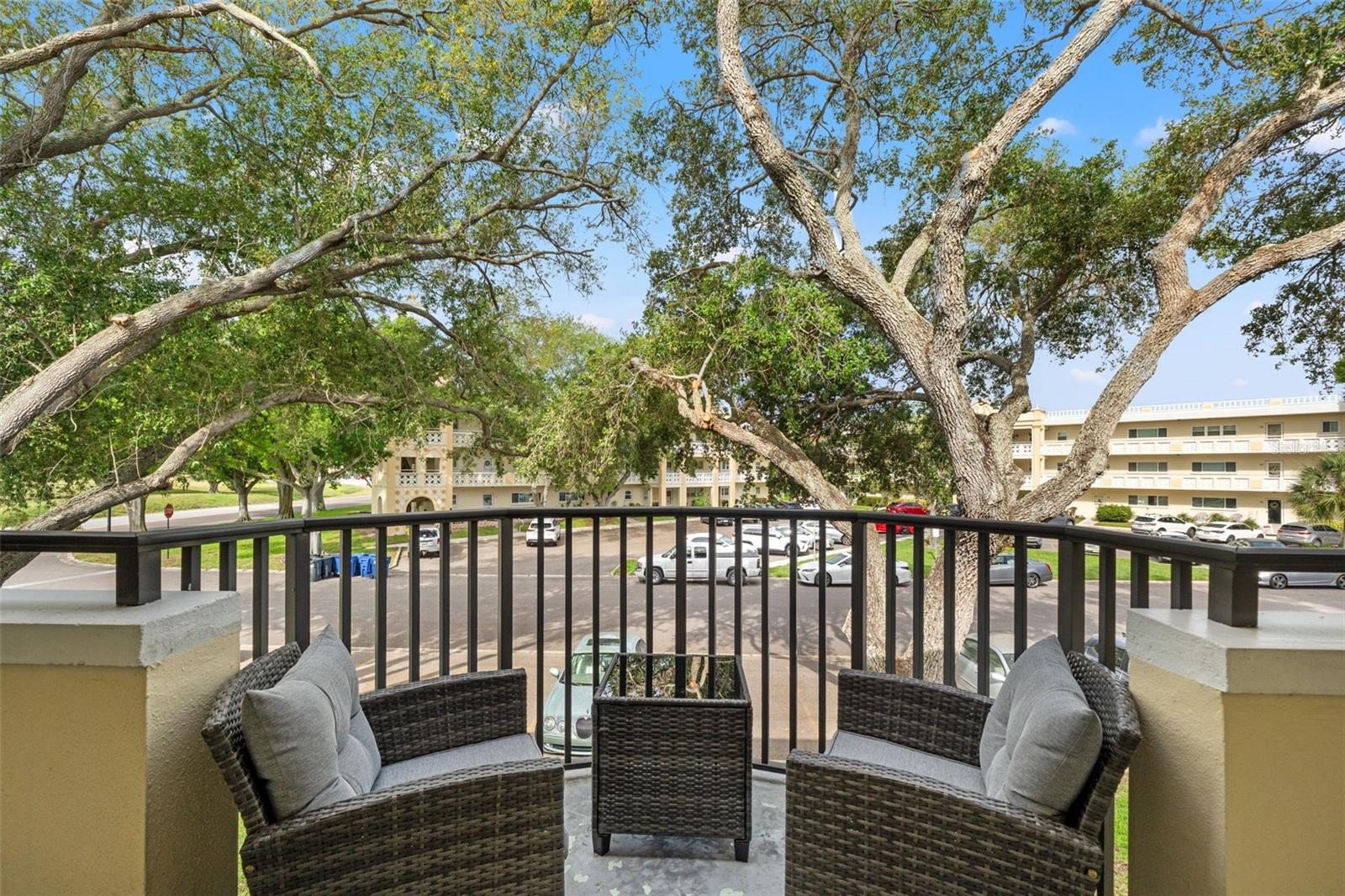 ON TOP OF THE WORLD - Residential