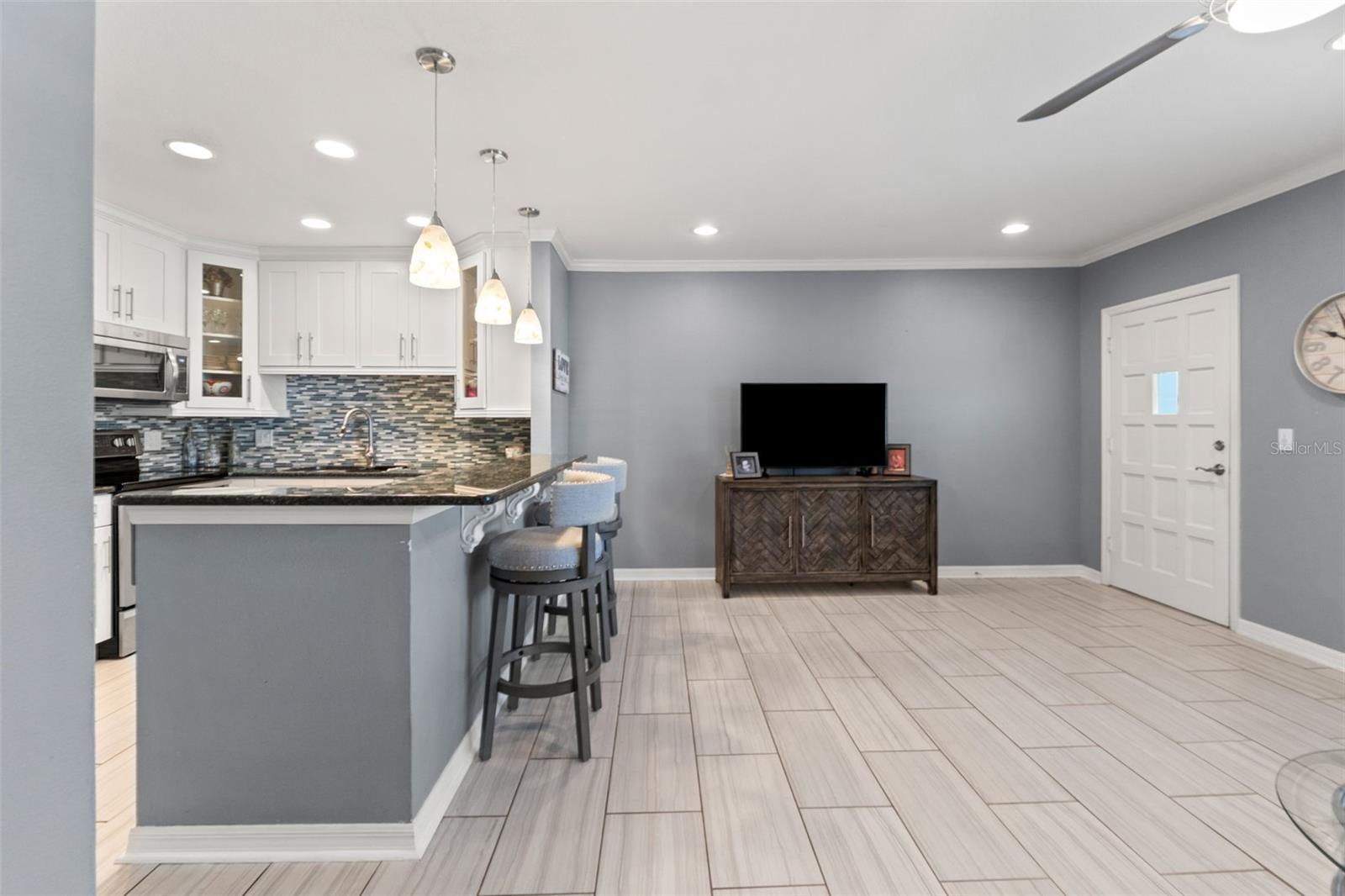 ON TOP OF THE WORLD - Residential