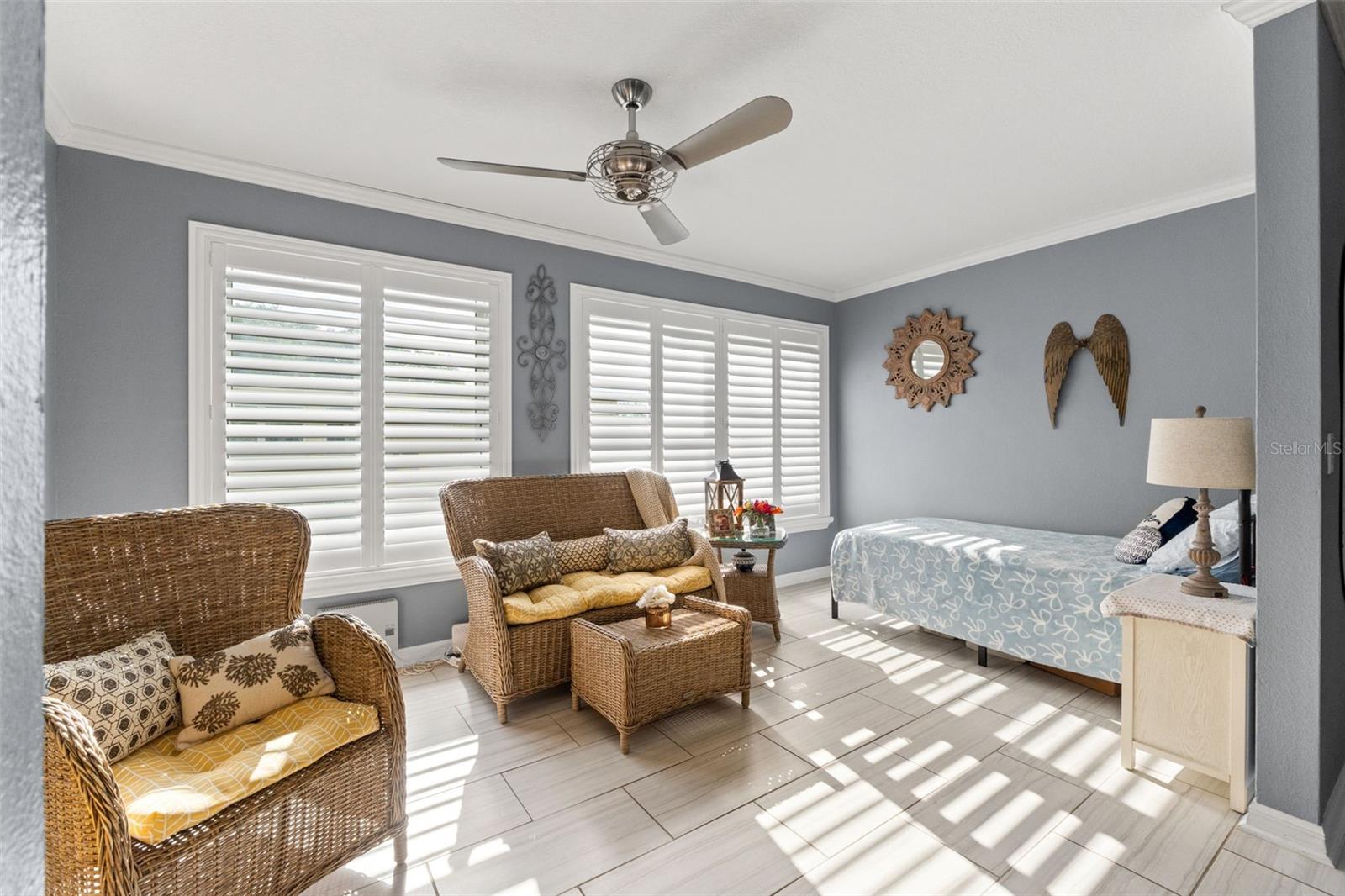 ON TOP OF THE WORLD - Residential