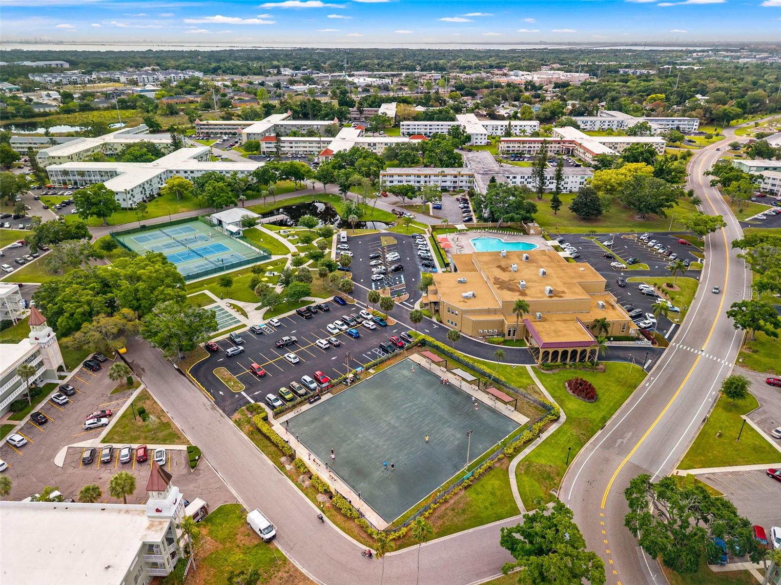 ON TOP OF THE WORLD - Residential