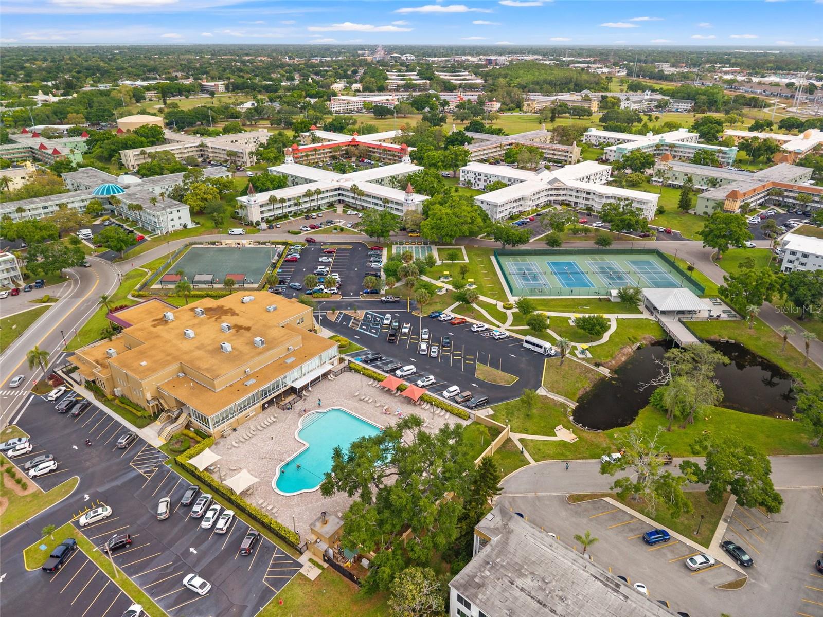 ON TOP OF THE WORLD - Residential