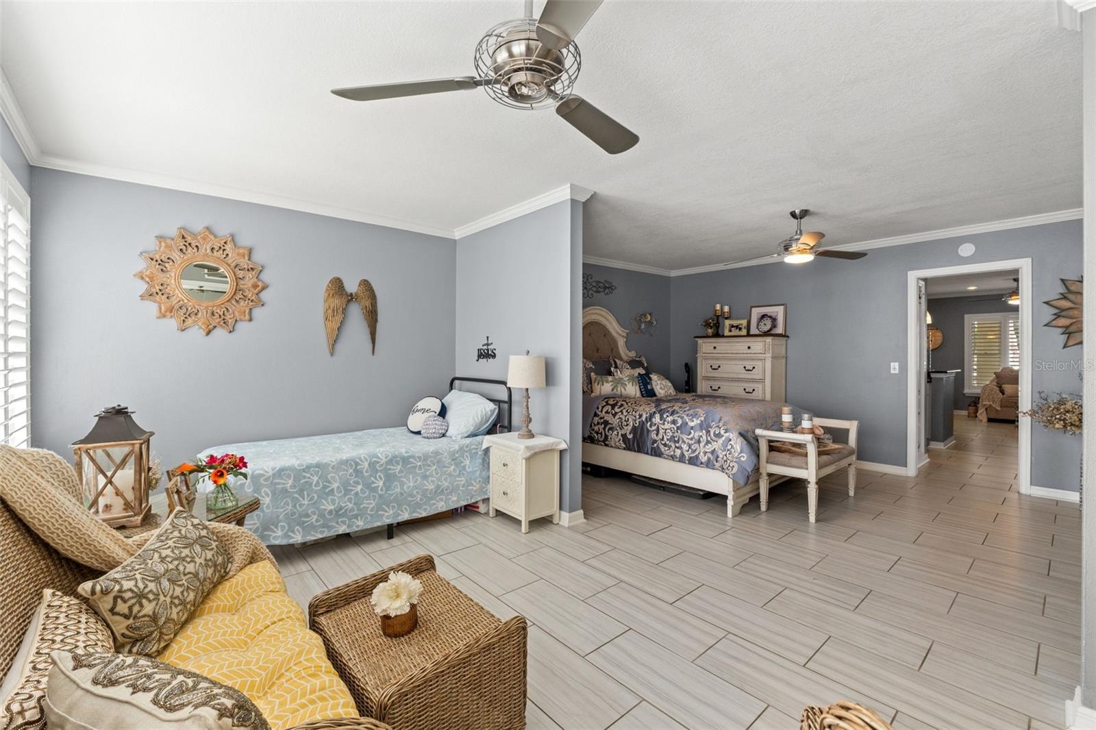 ON TOP OF THE WORLD - Residential