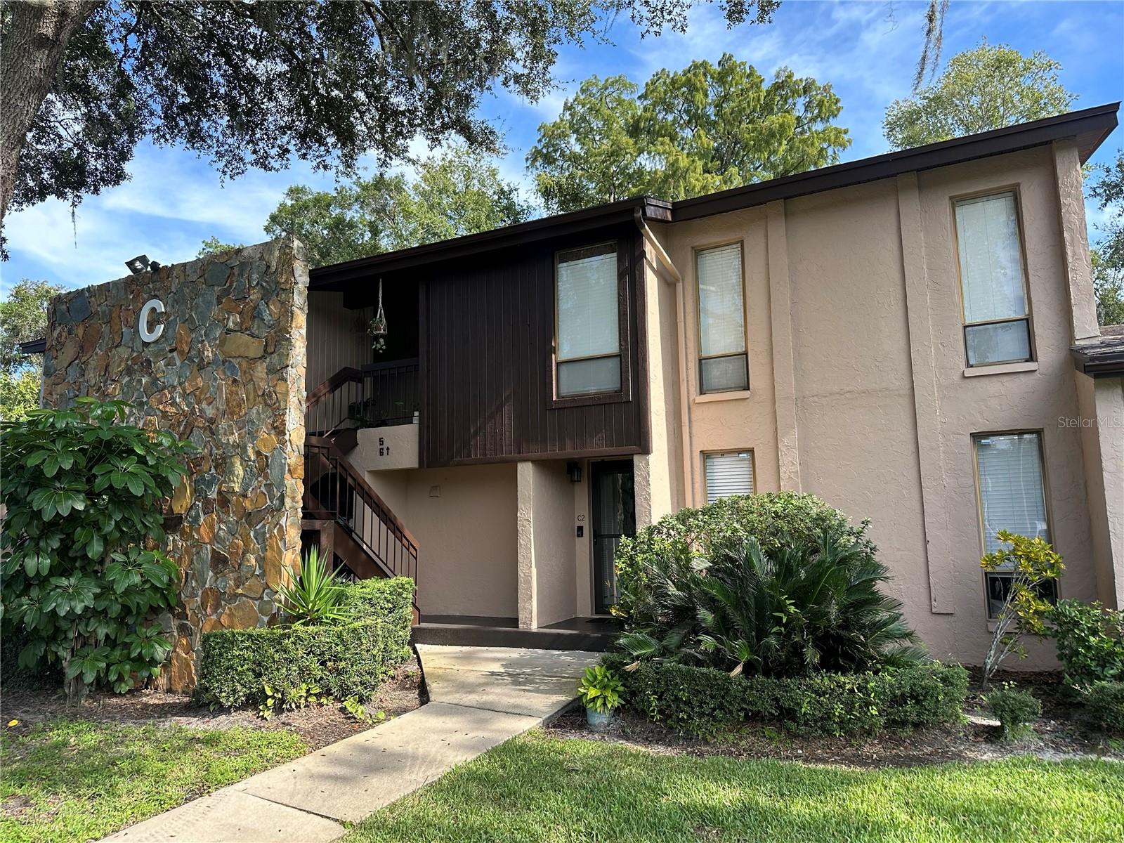 Welcome to this beautifully updated 2-bedroom, 2-bath condo in the desirable Ponds of Tarpon Woods community. Offering 1,155 sq. ft. of bright and open living space, this second-floor home features brand-new wood laminate flooring, fresh paint, and plenty of natural light throughout. The spacious layout includes a well-appointed kitchen with dishwasher, range, and refrigerator, plus an in-unit laundry for convenience. Relax by the sparkling community pool or enjoy the unbeatable location directly across from John Chestnut Park, with walking trails, picnic areas, and stunning lake views just steps away. With easy access to shopping, dining, and top-rated schools, this condo combines comfort, style, and a prime Palm Harbor lifestyle. Available now. Schedule your tour today!