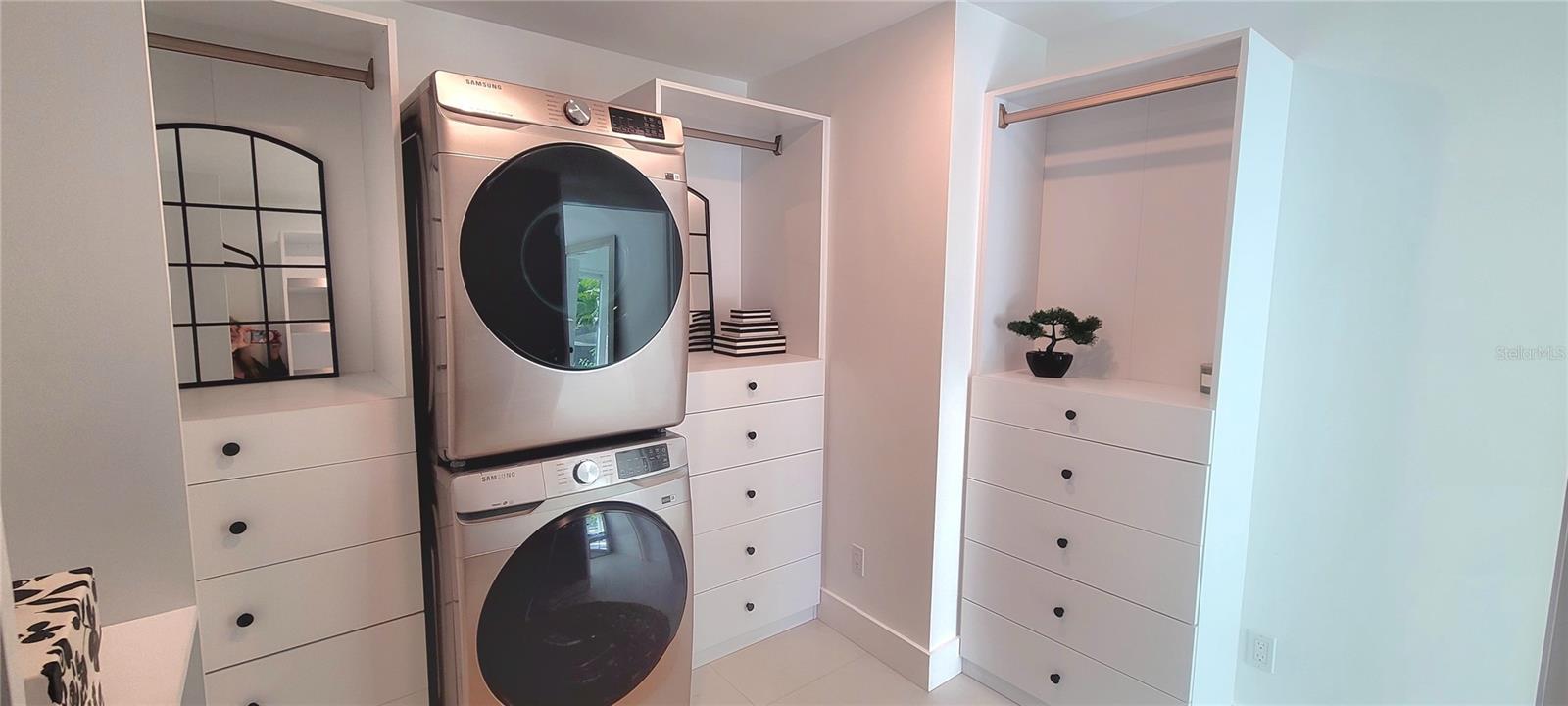 SOUTH GATE - Residential