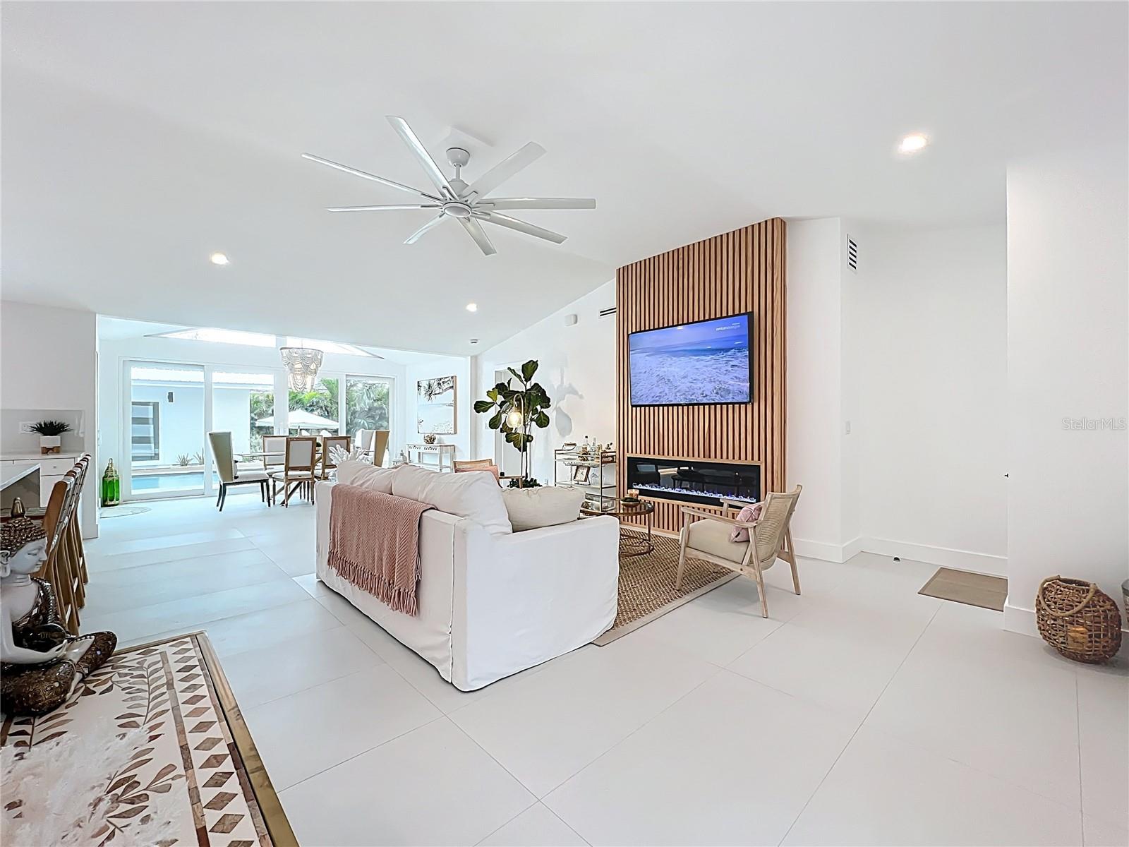 SOUTH GATE - Residential