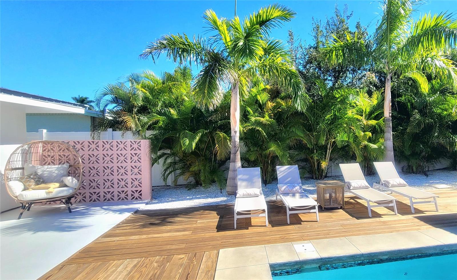 SOUTH GATE - Residential