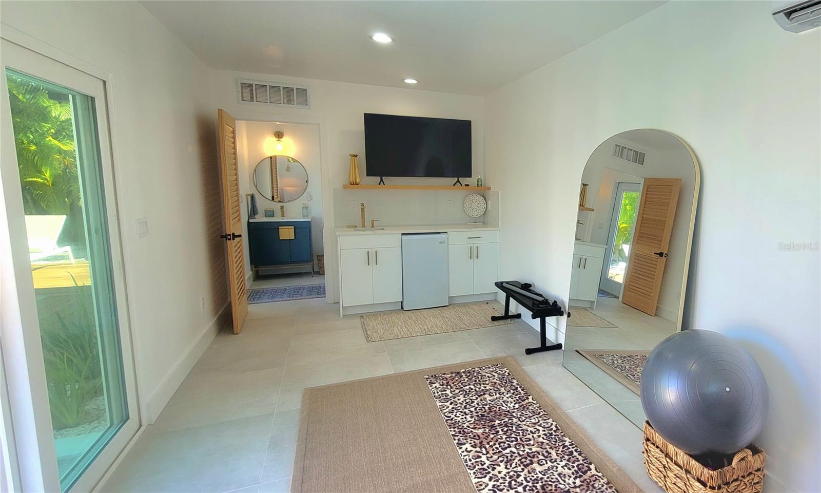 SOUTH GATE - Residential