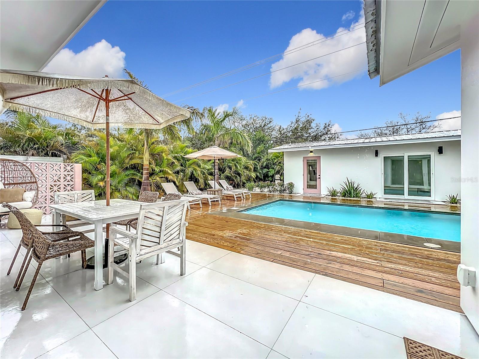 SOUTH GATE - Residential