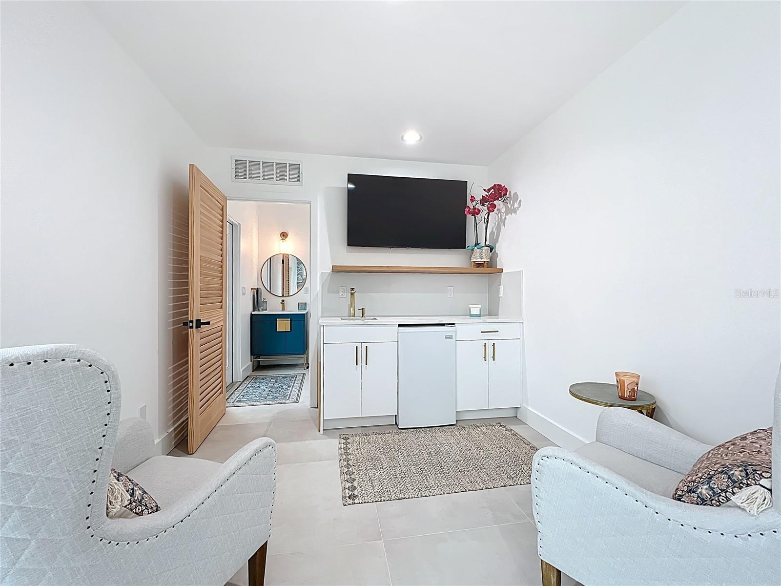 SOUTH GATE - Residential