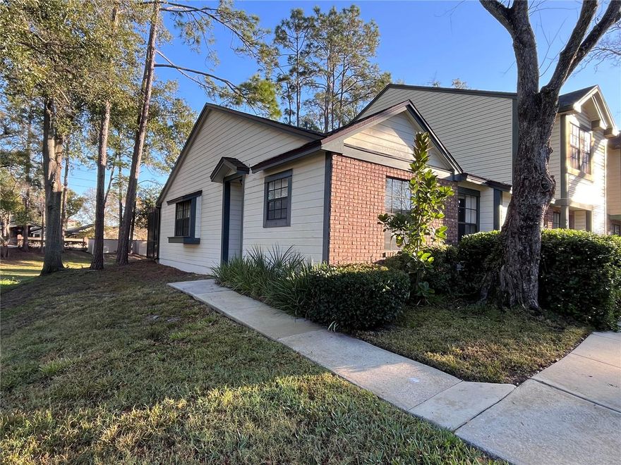 MOVE IN SPECIAL: $250 OFF THE FIRST MONTH'S RENT. Live minutes to Wekiva Springs Park. Cozy single-story Townhome with Family Room/Dining Room combo. Master bedroom w/walk-in closet and master bath w/shower. Fully equipped kitchen w. all appliances, full size WASHER/DRYER, TOO. Private screened-in patio. Community is beautifully maintained and has community pool! Small Pet Friendly (w/approval and non-refundable pet fee). All residents are enrolled in the Resident Benefits Package (RBP) for $49.95/month which includes liability insurance, credit building to help boost the resident’s credit score with timely rent payments, up to $1M Identity Theft Protection, HVAC air filter delivery (for applicable properties), move-in concierge service making utility connection and home service setup a breeze during your move-in, our best-in-class resident rewards program, on-demand pest control, and much more! More details upon application. Pet Friendly Home (with approval and non-refundable pet fee).
