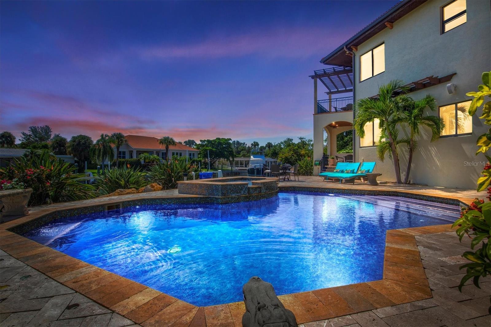 COUNTRY CLUB SHORES - Residential