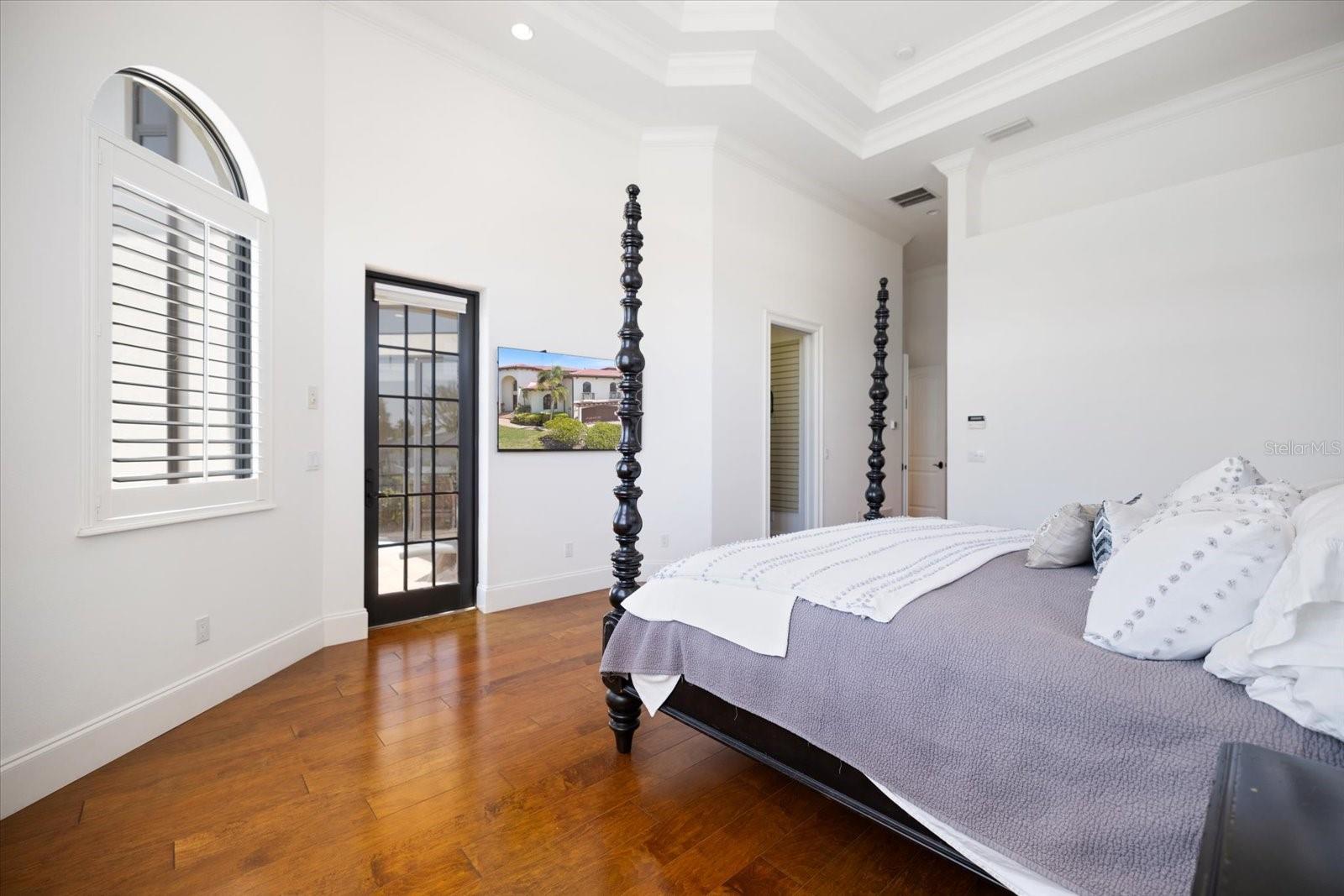 COUNTRY CLUB SHORES - Residential