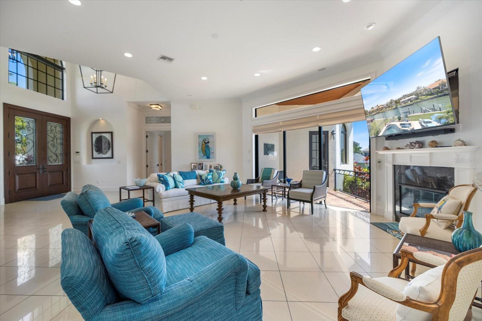 COUNTRY CLUB SHORES - Residential