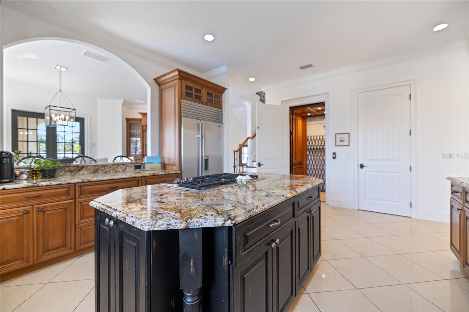 COUNTRY CLUB SHORES - Residential