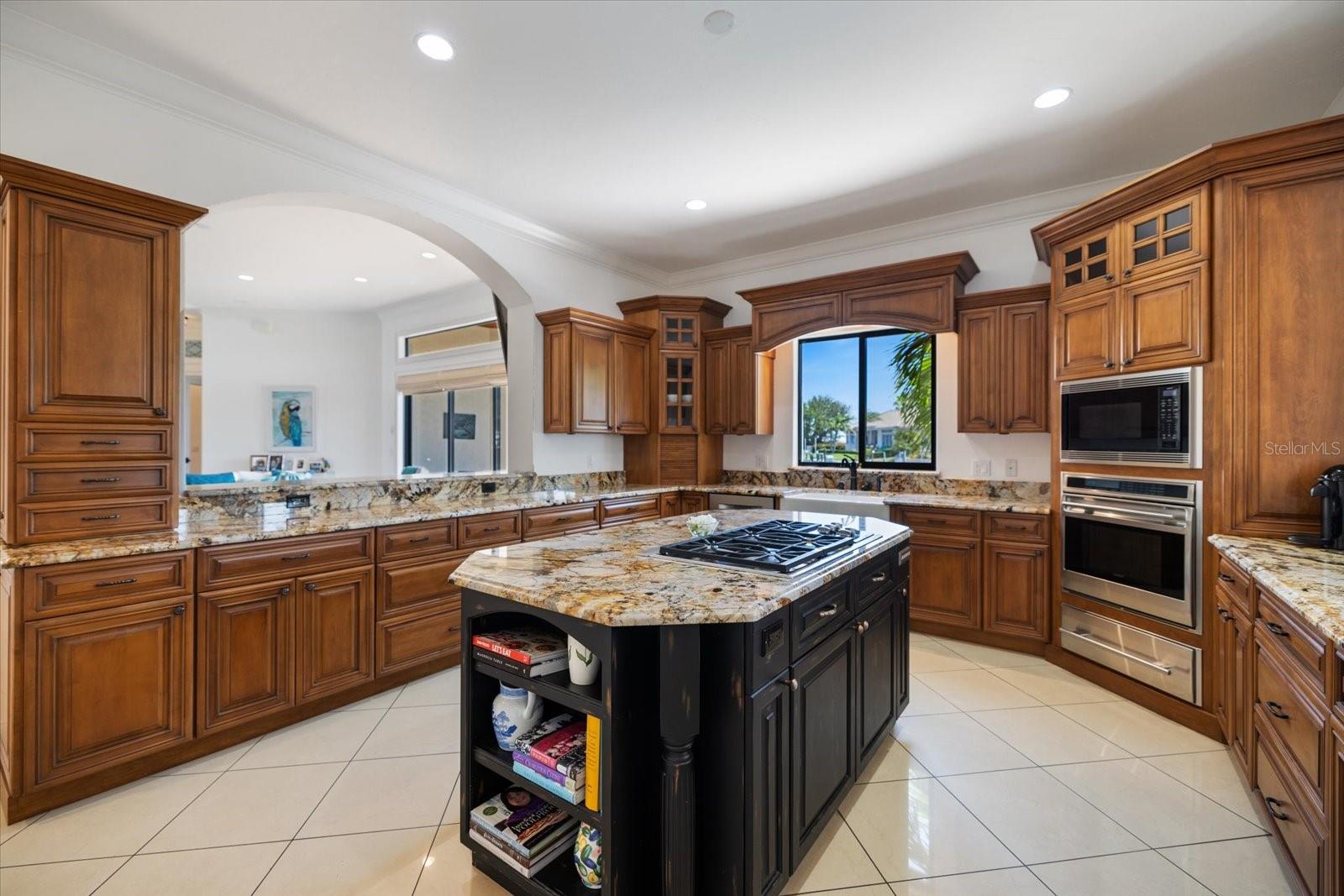 COUNTRY CLUB SHORES - Residential