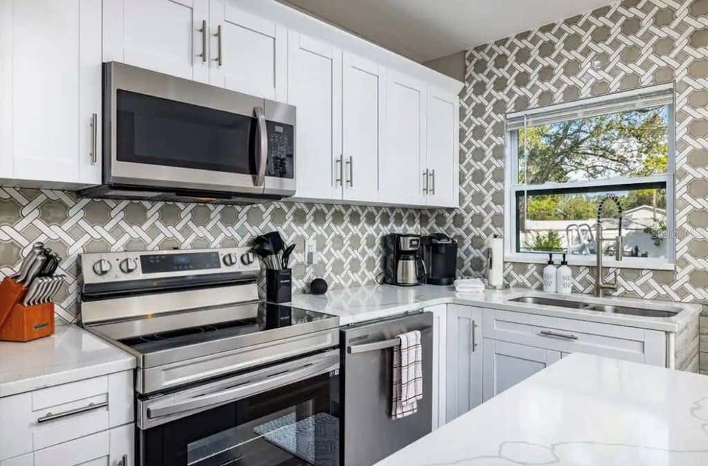 Photo of 1000 8th Avenue SW, Largo, FL 33770 (MLS # TB8542481)
