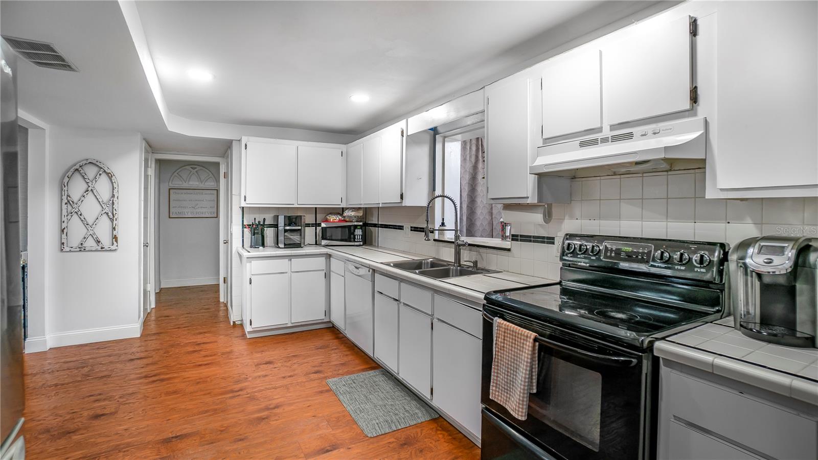 PEPPERTREE SECOND ADD - Residential Lease