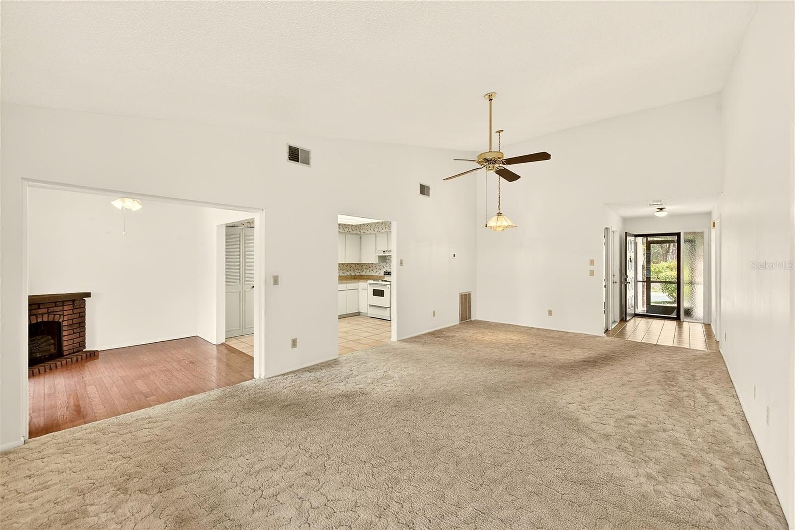 CARROLLWOOD SPRGS CLUSTER HMS - Residential