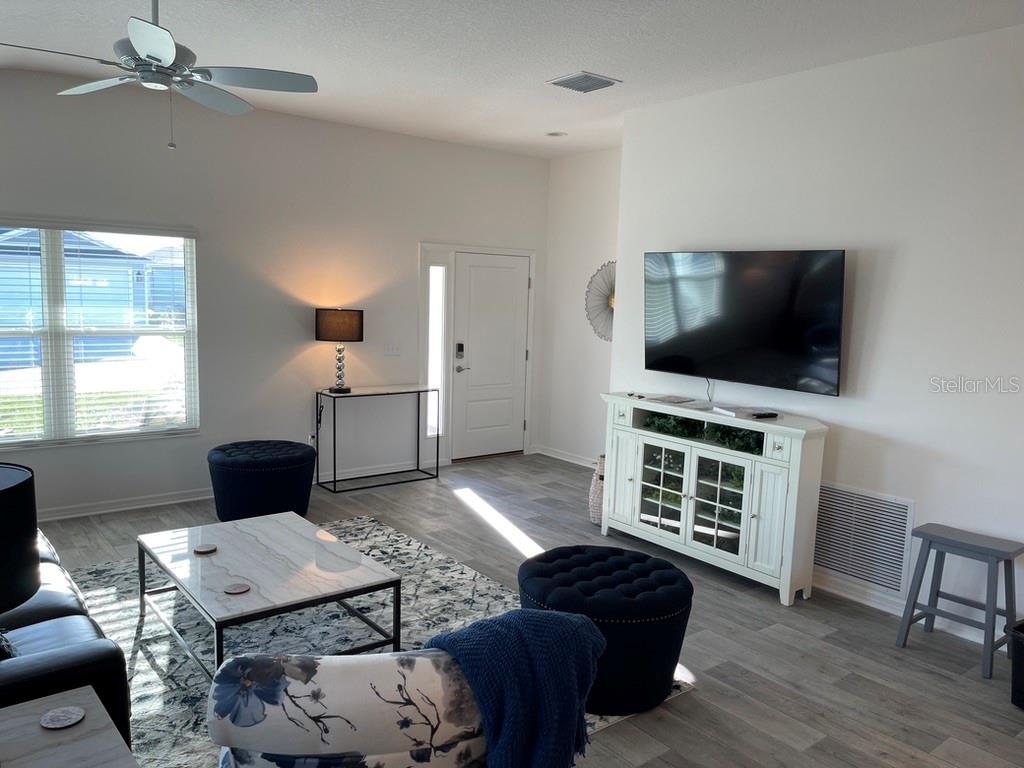 VILLAGES/SOUTHERN OAKS UN #74 - Residential Lease