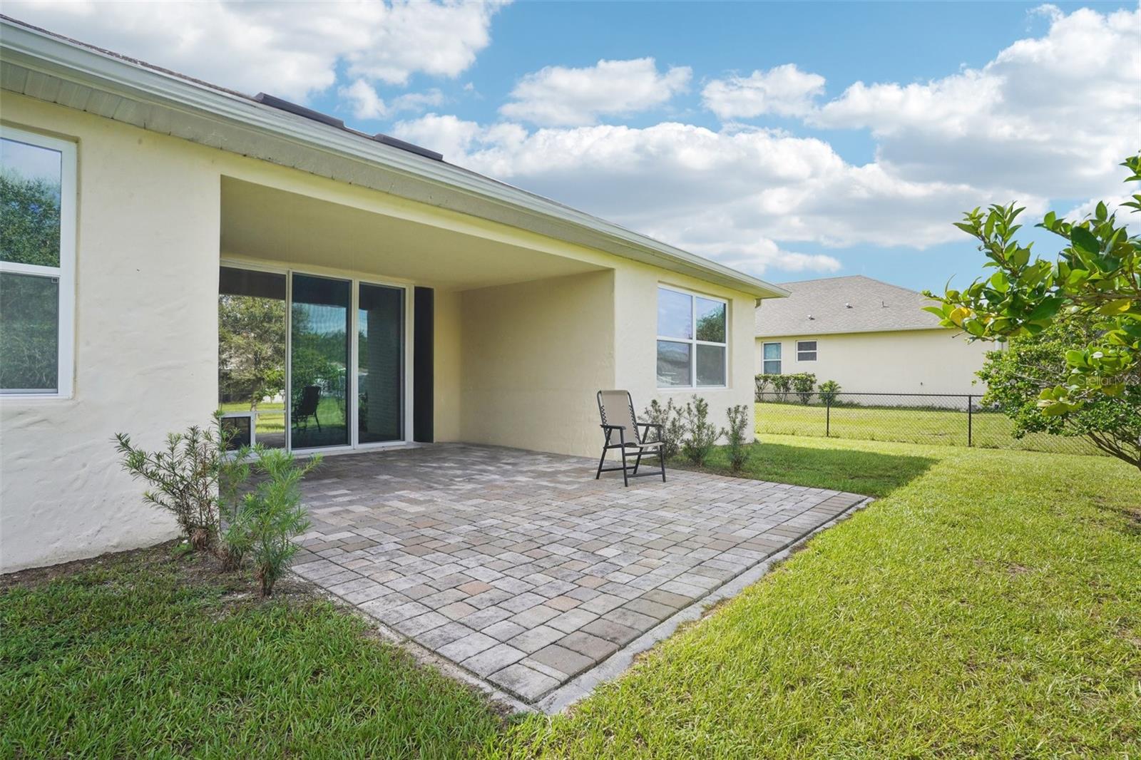 HOWEY PALM GARDENS - Residential