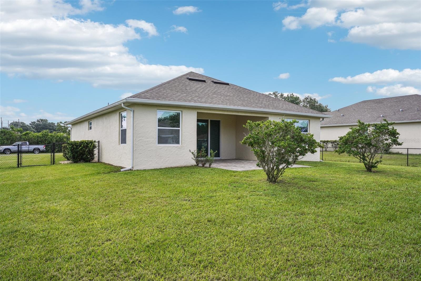 HOWEY PALM GARDENS - Residential