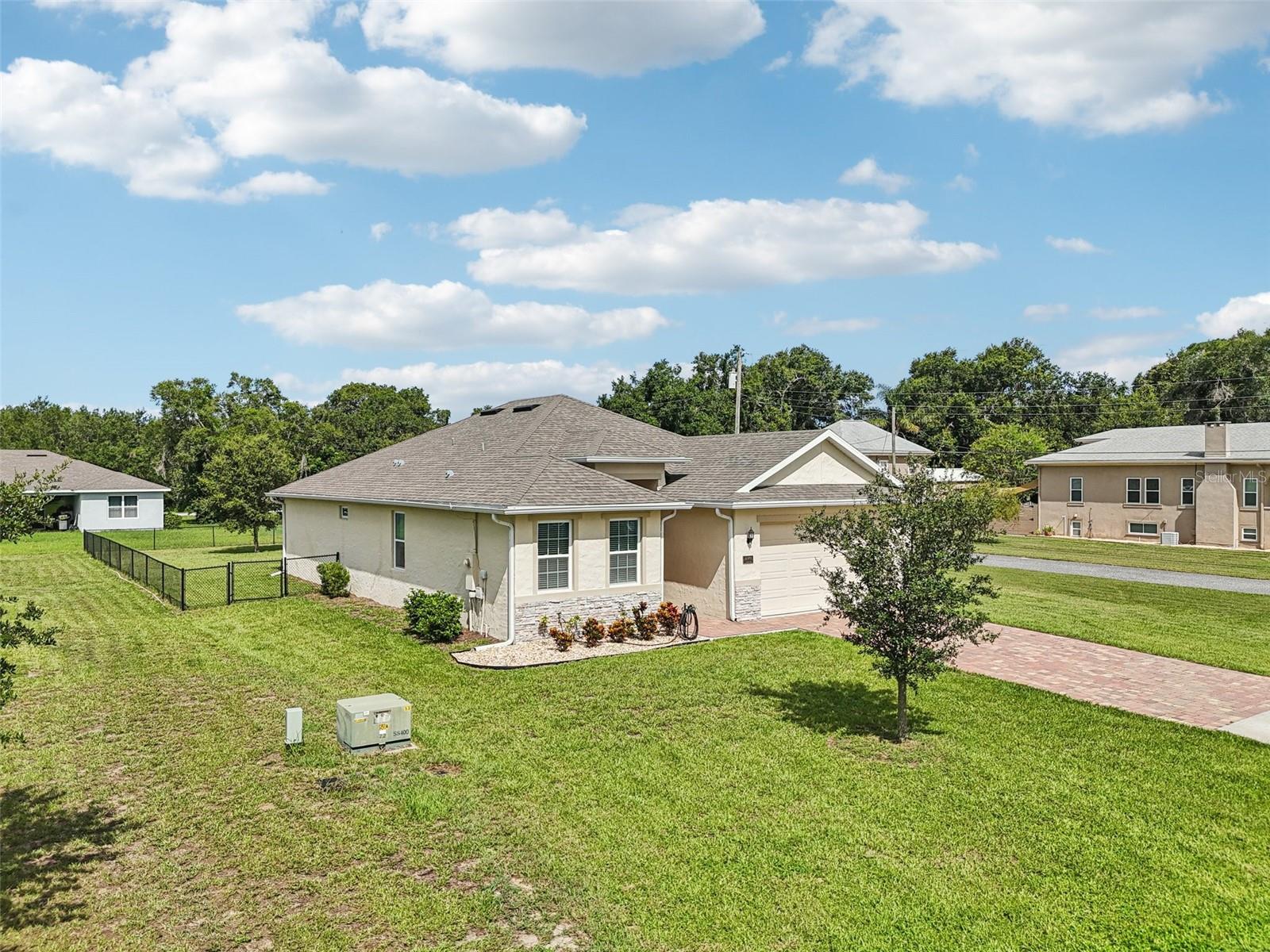 HOWEY PALM GARDENS - Residential