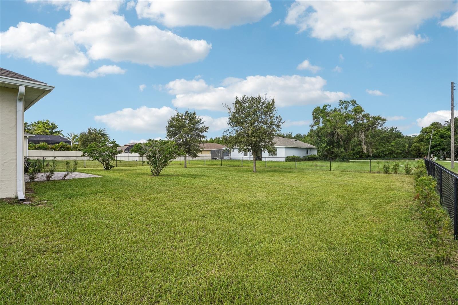 HOWEY PALM GARDENS - Residential