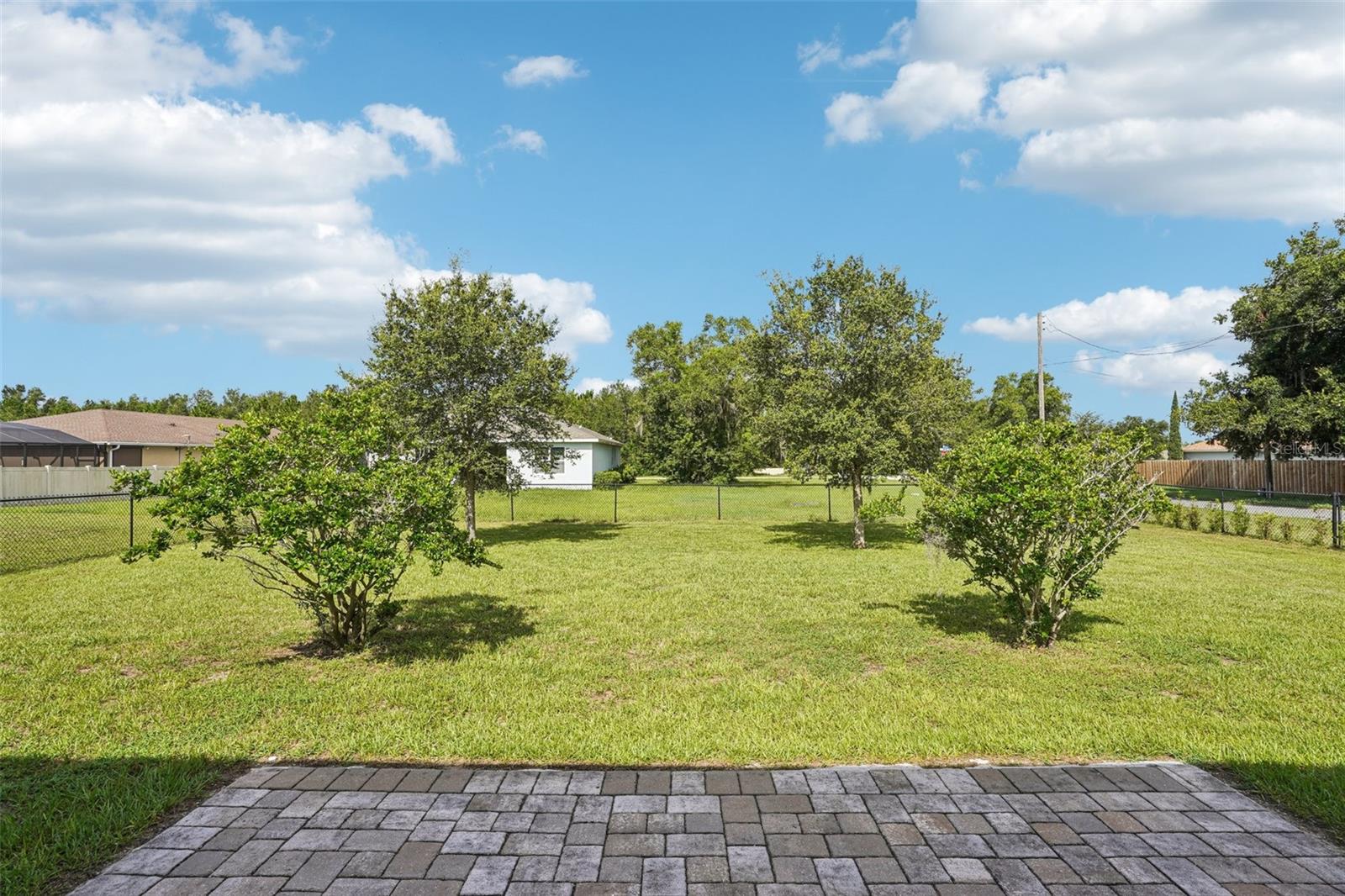 HOWEY PALM GARDENS - Residential