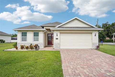 Photo of 699 S Dixie Drive, Howey In The Hills, FL 34737 (MLS # G5099458) Photo of 699 S Dixie Drive, Howey In The Hills, FL 34737 (MLS # G5099458)